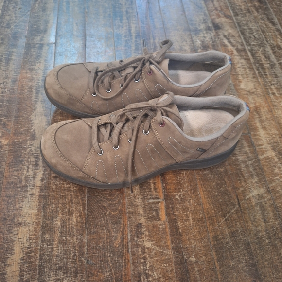 Aravon size 8.5 women's shoes waterproof - Picture 5 of 6